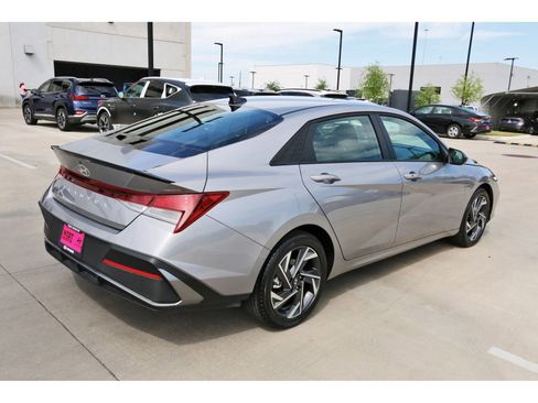 Certified 2025 Hyundai Elantra Sport FWD image 9