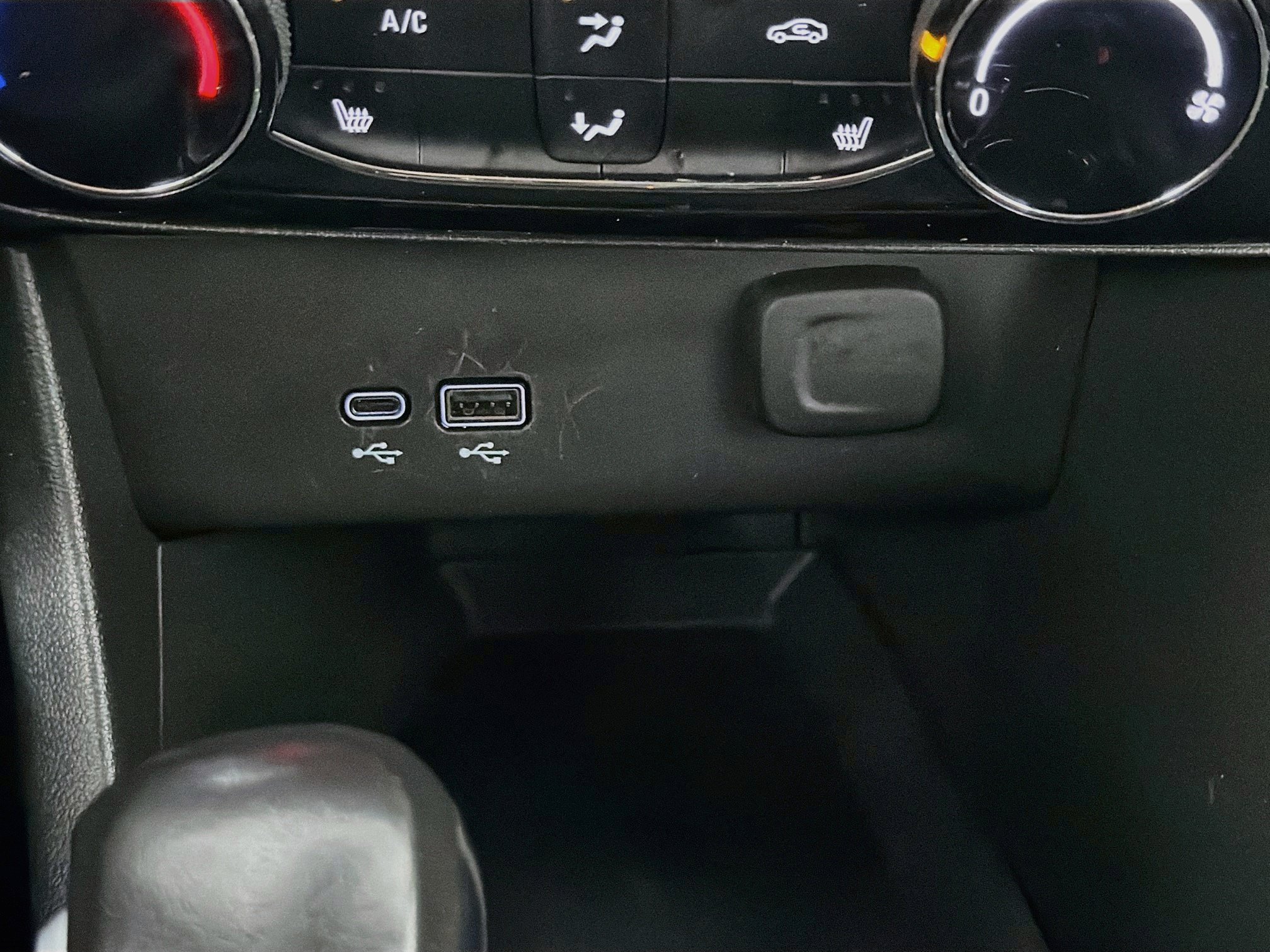 Used 2024 Buick Encore GX Sport Touring w/ Experience Buick Package FWD image 26