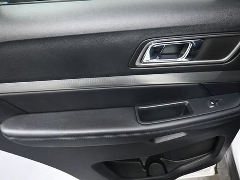 Used 2019 Ford Explorer XLT w/ Equipment Group 202A AWD/4WD image 19