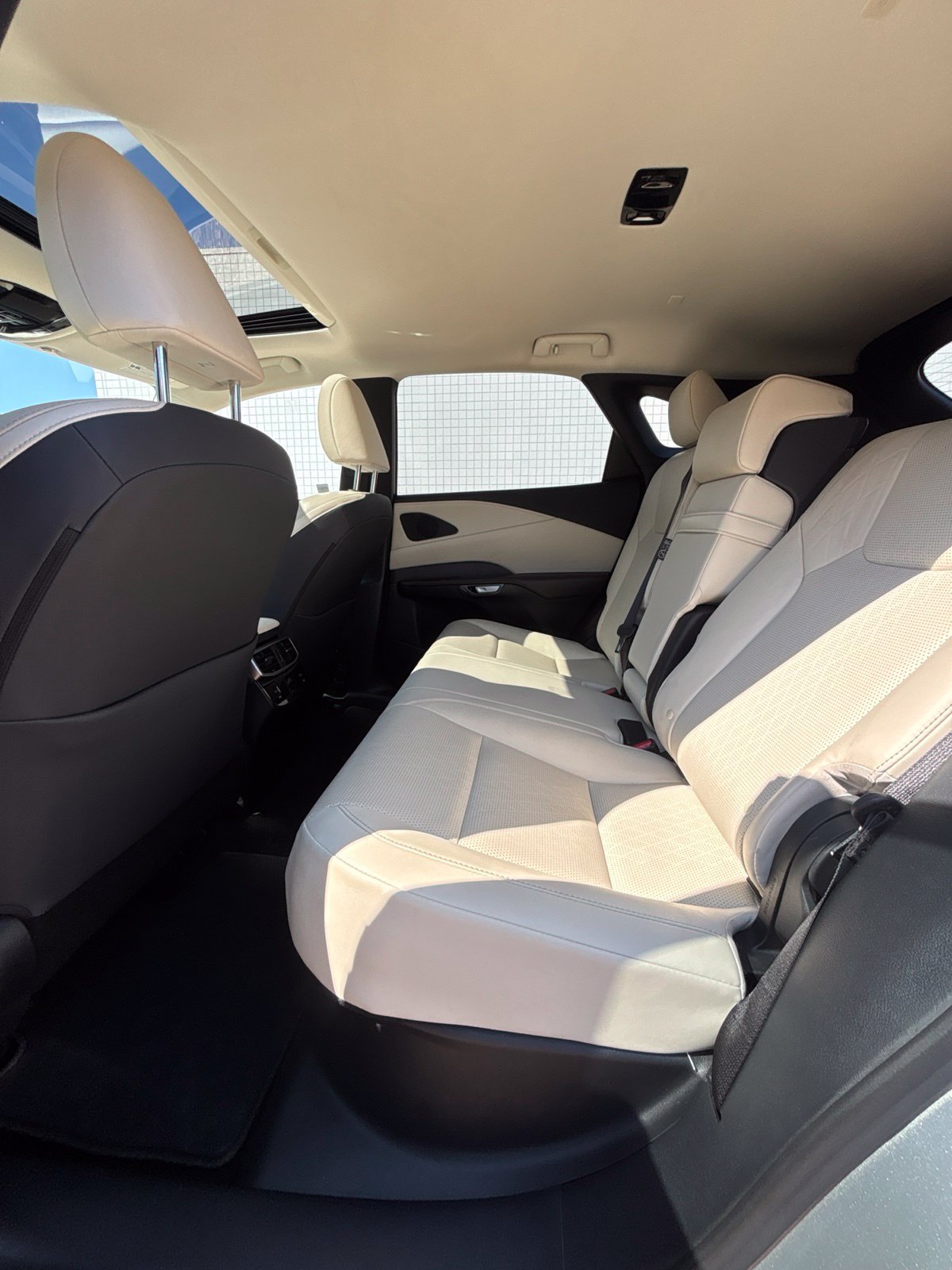 Used 2024 Lexus RX 350 Premium Plus w/ Cold Area Package FWD image 6