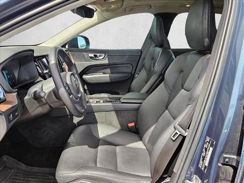 Used 2022 Volvo XC60 B5 Momentum w/ Advanced Package FWD image 14