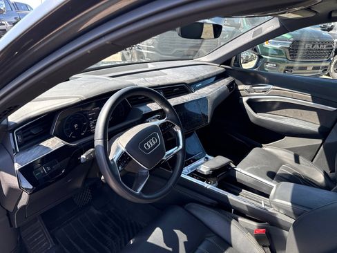 Used 2019 Audi e-tron Prestige w/ Prestige Package AWD/4WD image 10