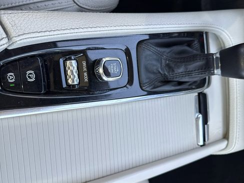 Used 2018 Volvo V90 T5 Cross Country w/ Convenience Package image 26