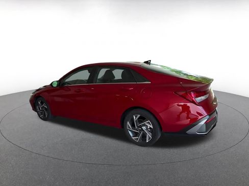 Used 2025 Hyundai Elantra SEL FWD image 9