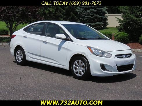 Used 2012 Hyundai Accent GLS FWD image 3