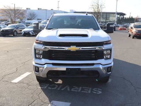 Used 2025 Chevrolet Silverado 2500 LT w/ Convenience Package AWD/4WD image 3