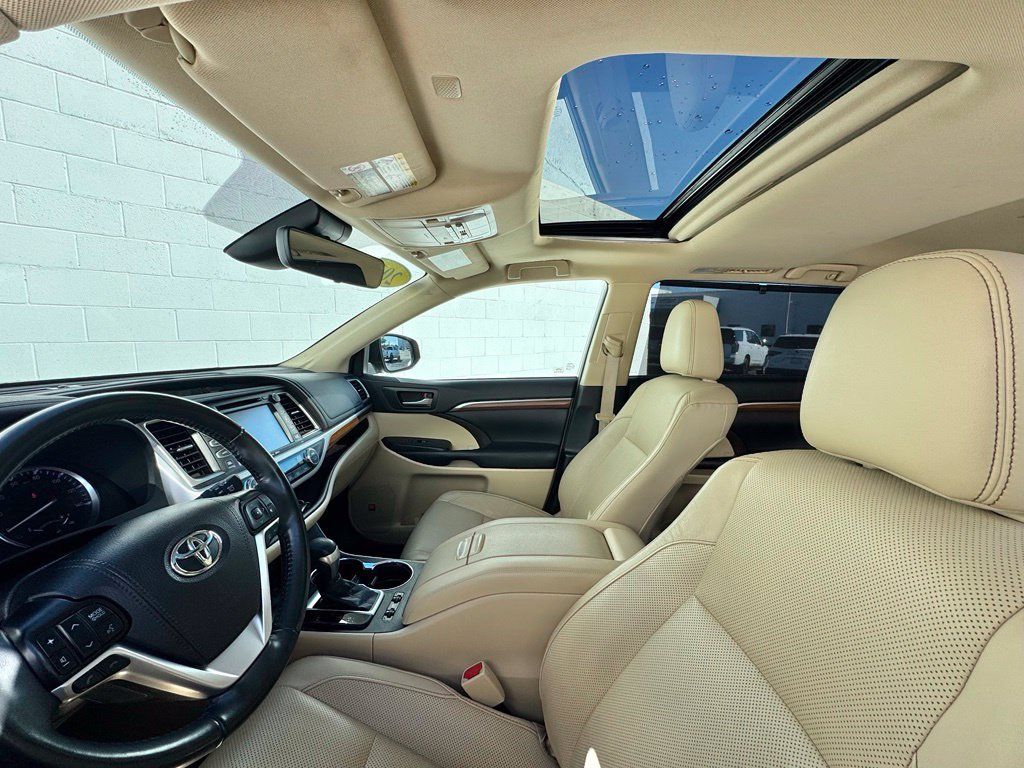 Used 2019 Toyota Highlander Limited FWD image 22