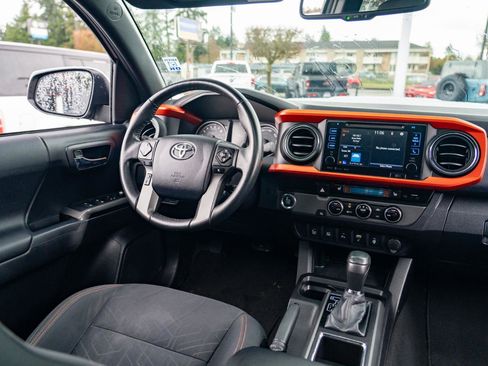 Used 2016 Toyota Tacoma TRD Sport w/ Premium & Technology Package RWD image 24