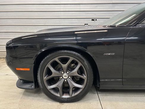 Used 2019 Dodge Challenger R/T RWD image 4