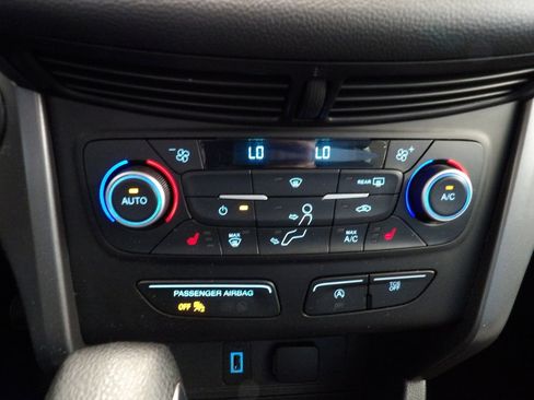 Used 2019 Ford Escape SE image 32