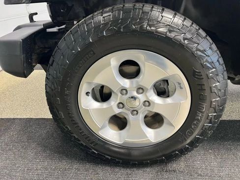 Used 2014 Jeep Wrangler Unlimited Sahara w/ Max Tow Package image 15
