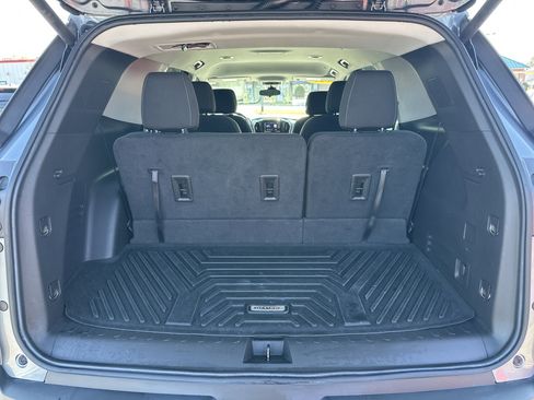Used 2021 Chevrolet Traverse LT image 19