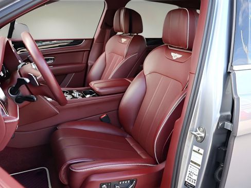 Used 2020 Bentley Bentayga AWD/4WD image 14