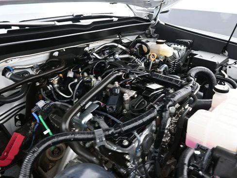 Used 2024 Toyota Tacoma SR5 AWD/4WD image 27