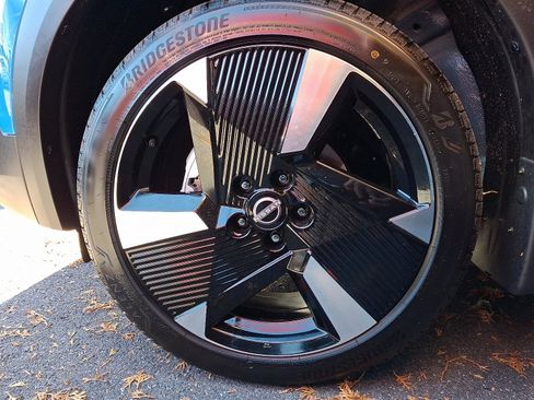 New 2026 Nissan Kicks SR w/ SR Premium Package image 3