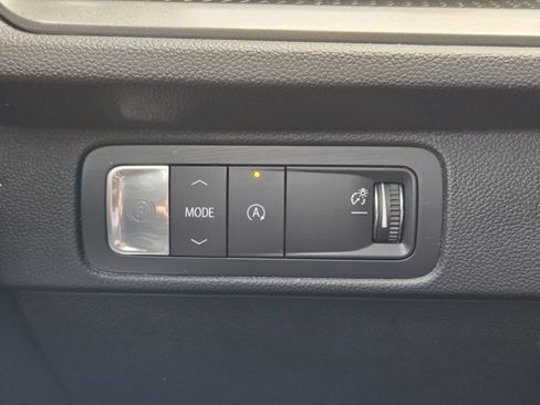 Used 2024 Chevrolet Traverse LT FWD image 22