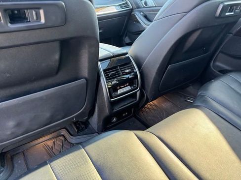 Used 2020 BMW X7 xDrive40i w/ Cold Weather Package image 21