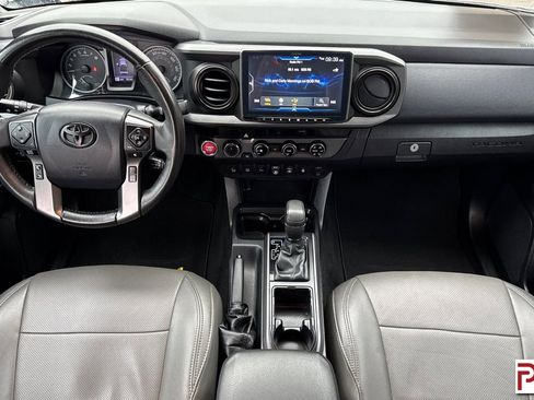 Used 2018 Toyota Tacoma TRD Sport w/ Technology Package image 15