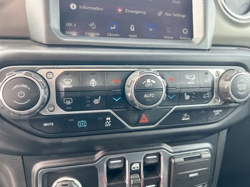 Used 2023 Jeep Wrangler Unlimited Rubicon 4xe w/ Cold Weather Group AWD/4WD image 19