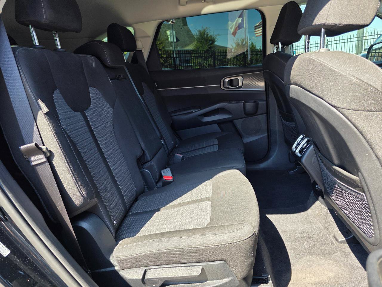 Used 2025 Kia Sorento LX FWD image 21