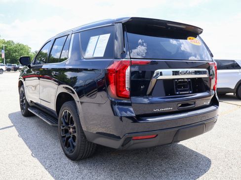 Used 2022 GMC Yukon SLE RWD image 3