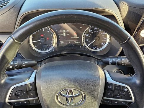 Used 2023 Toyota Highlander LE image 20
