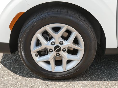 Certified 2024 Kia Soul S FWD image 15