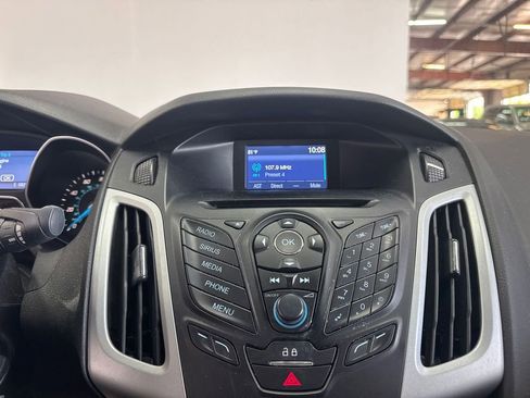 Used 2014 Ford Focus SE FWD image 16
