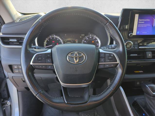 Used 2023 Toyota Highlander XLE FWD image 12