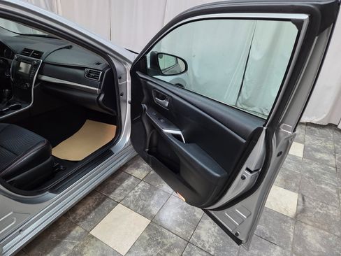 Used 2015 Toyota Camry SE image 10