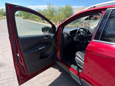 Used 2017 Ford Escape Titanium FWD image 8