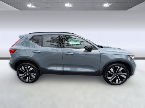 Certified 2023 Volvo XC40 B5 Plus w/ Climate Package AWD/4WD image 8