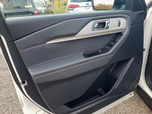 New 2026 Ford Explorer Active w/ Active Comfort Package image 6