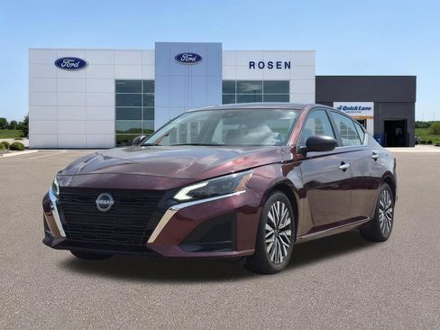 Used 2025 Nissan Altima 2.5 SV FWD image 7