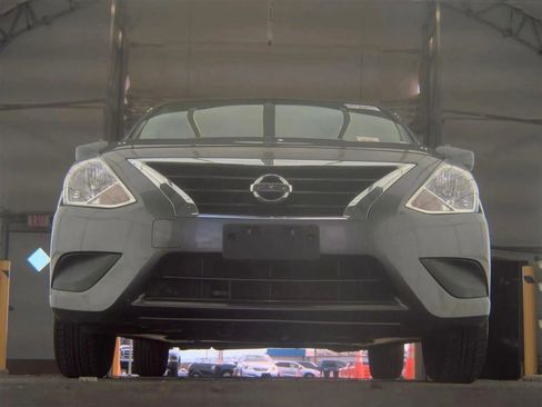 Used 2019 Nissan Versa SV FWD image 3