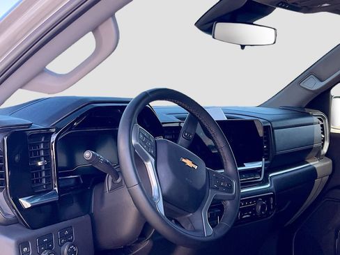 Used 2025 Chevrolet Silverado 1500 LT AWD/4WD image 9