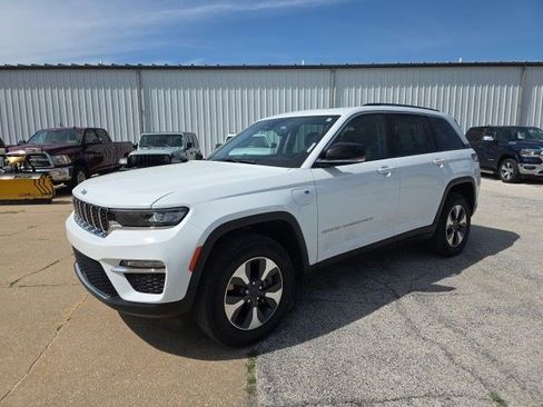 Certified 2022 Jeep Grand Cherokee Limited 4xe AWD/4WD image 3