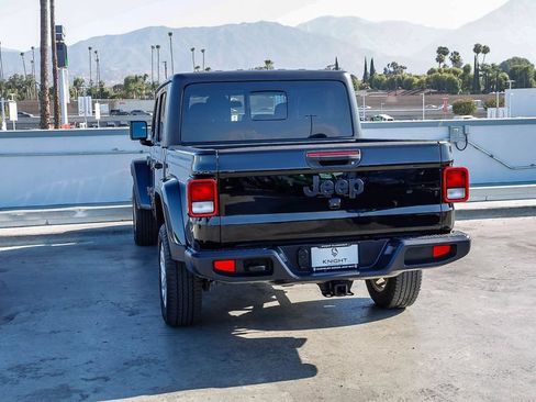 Used 2023 Jeep Gladiator Sport AWD/4WD image 7