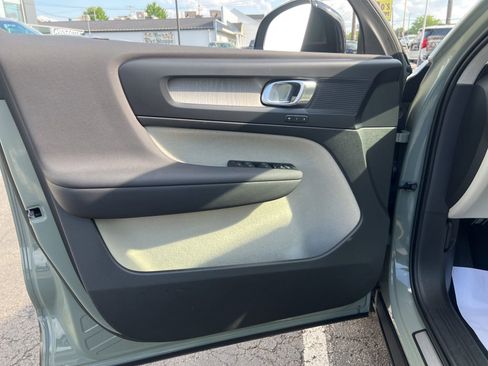 Used 2023 Volvo XC40 B5 Plus w/ Driver Assist Package AWD/4WD image 29