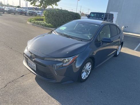 Used 2024 Toyota Corolla LE w/ LE Convenience Package image 3