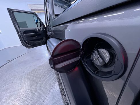 Used 2018 Jeep Wrangler Unlimited Rubicon AWD/4WD image 42