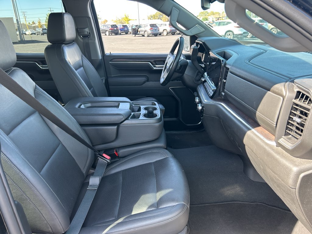 Used 2025 GMC Sierra 1500 SLT AWD/4WD image 32
