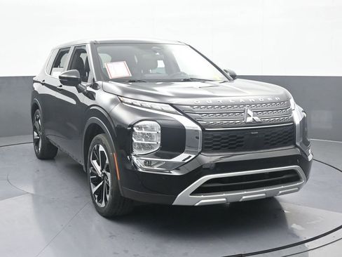 Used 2022 Mitsubishi Outlander SE image 9