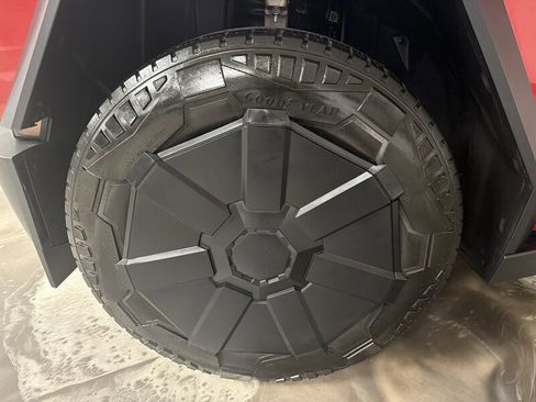 Used 2025 Tesla Cybertruck Cyberbeast AWD/4WD image 8