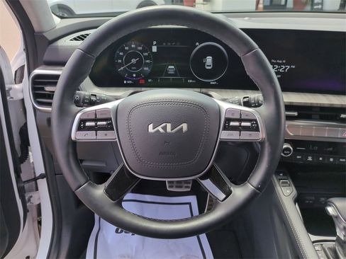 Certified 2024 Kia Telluride SX Prestige w/ Towing Package image 11