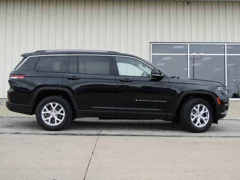 Used 2022 Jeep Grand Cherokee L Limited AWD/4WD image 2