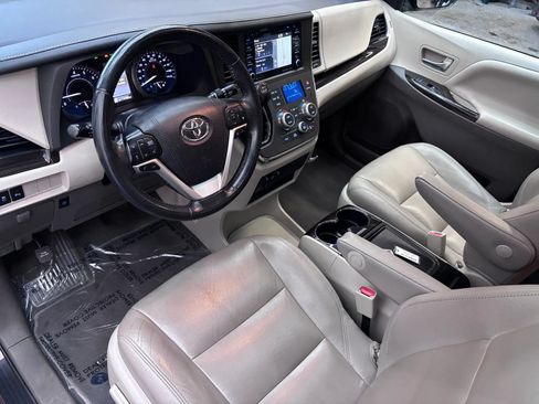 Used 2019 Toyota Sienna XLE w/ XLE Navigation Package AWD/4WD image 8