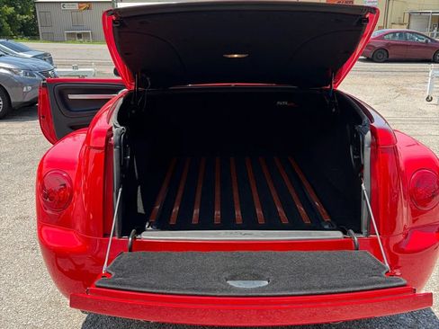 Used 2005 Chevrolet SSR w/ Preferred Equipment Group RWD image 10