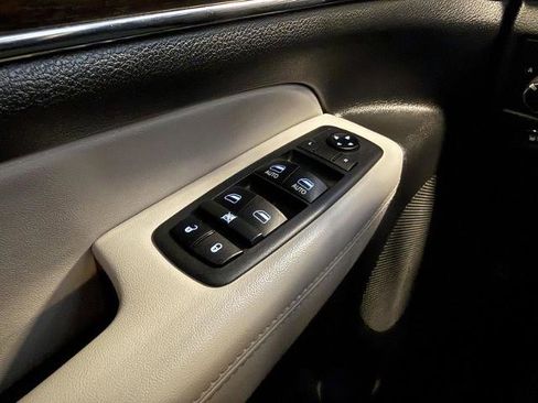 Used 2018 Jeep Grand Cherokee Limited image 26