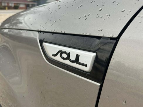 Used 2017 Kia Soul image 23